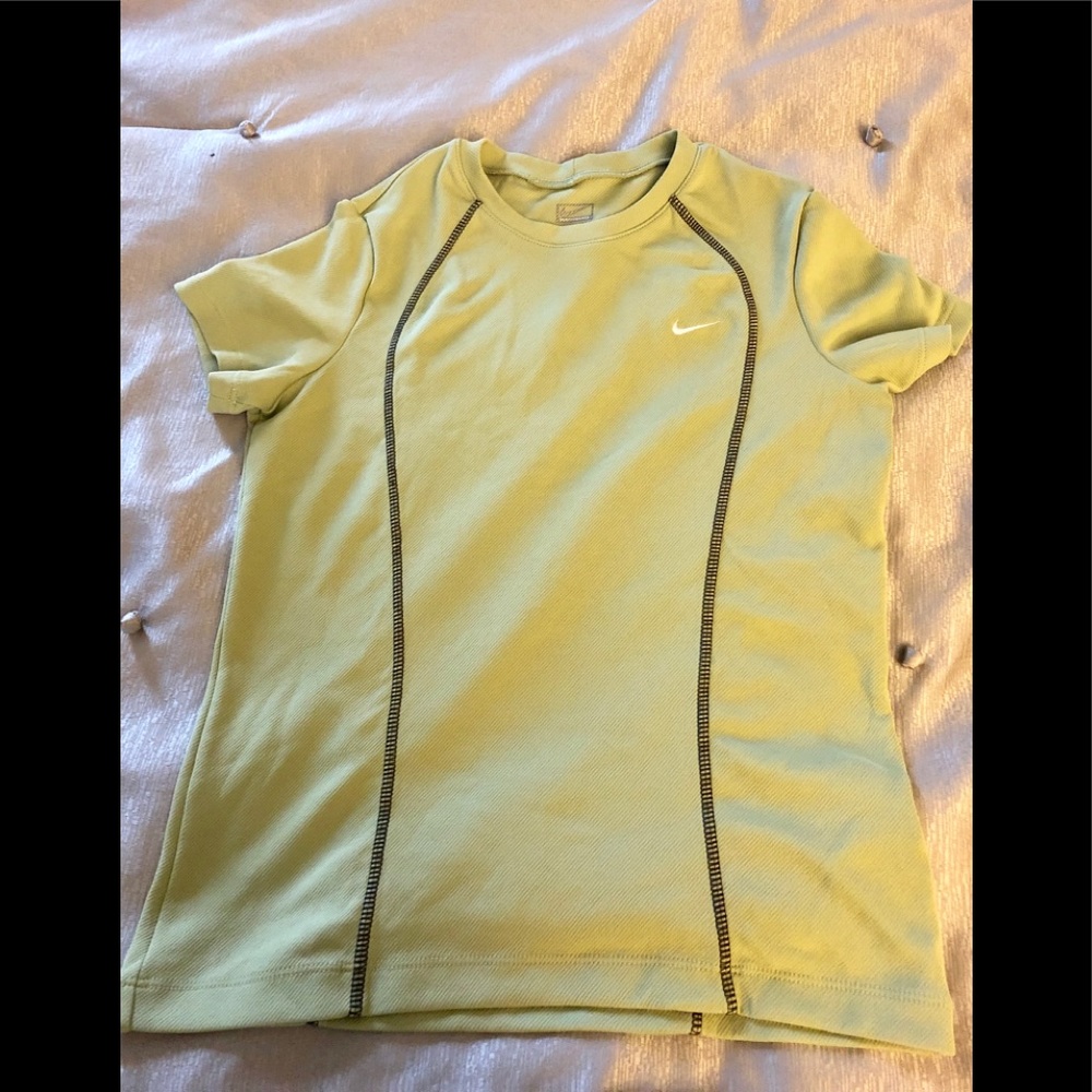 Nike Performance Shirt 🤽‍♀️🤾🏻‍♀️